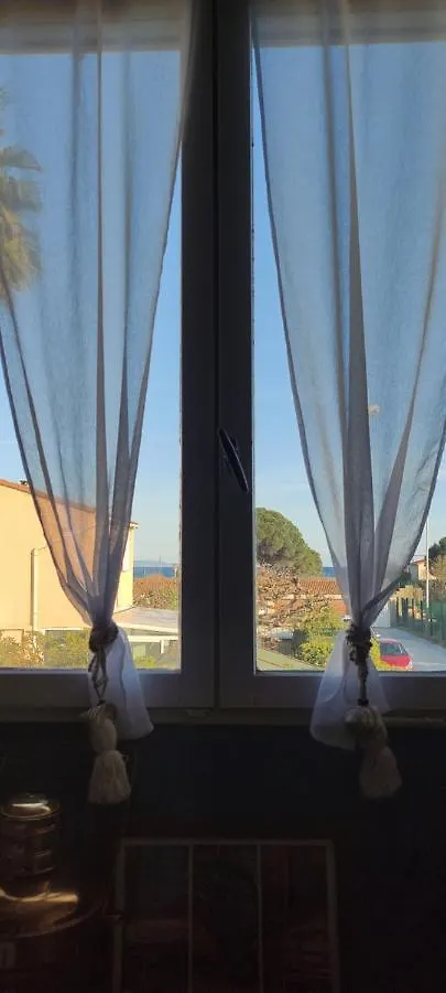 2 Chambres Cote Plage Et Aeroport Hyeres Bed & Breakfast