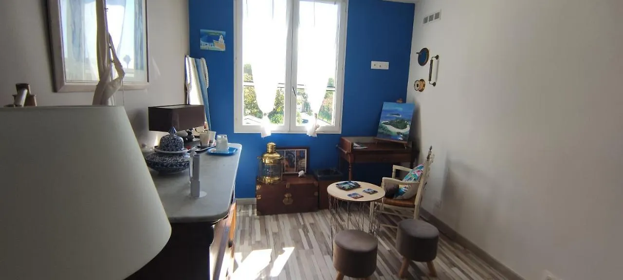2 Chambres Cote Plage Et Aeroport Hyeres 0*,  France